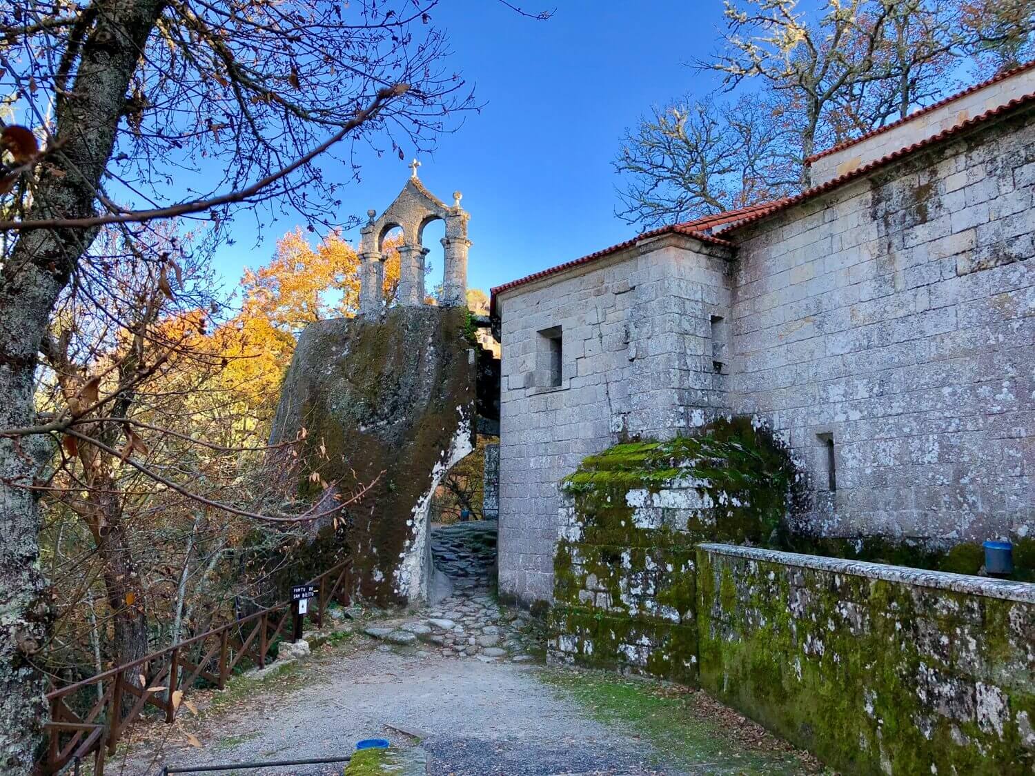 Monasteiro de San Pedro de Rocas Guíate Galicia