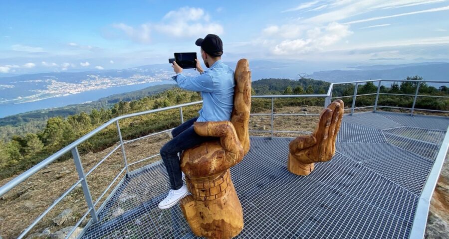 Mirador De Las Manos Giratorias Monte Do Faro De Domaio