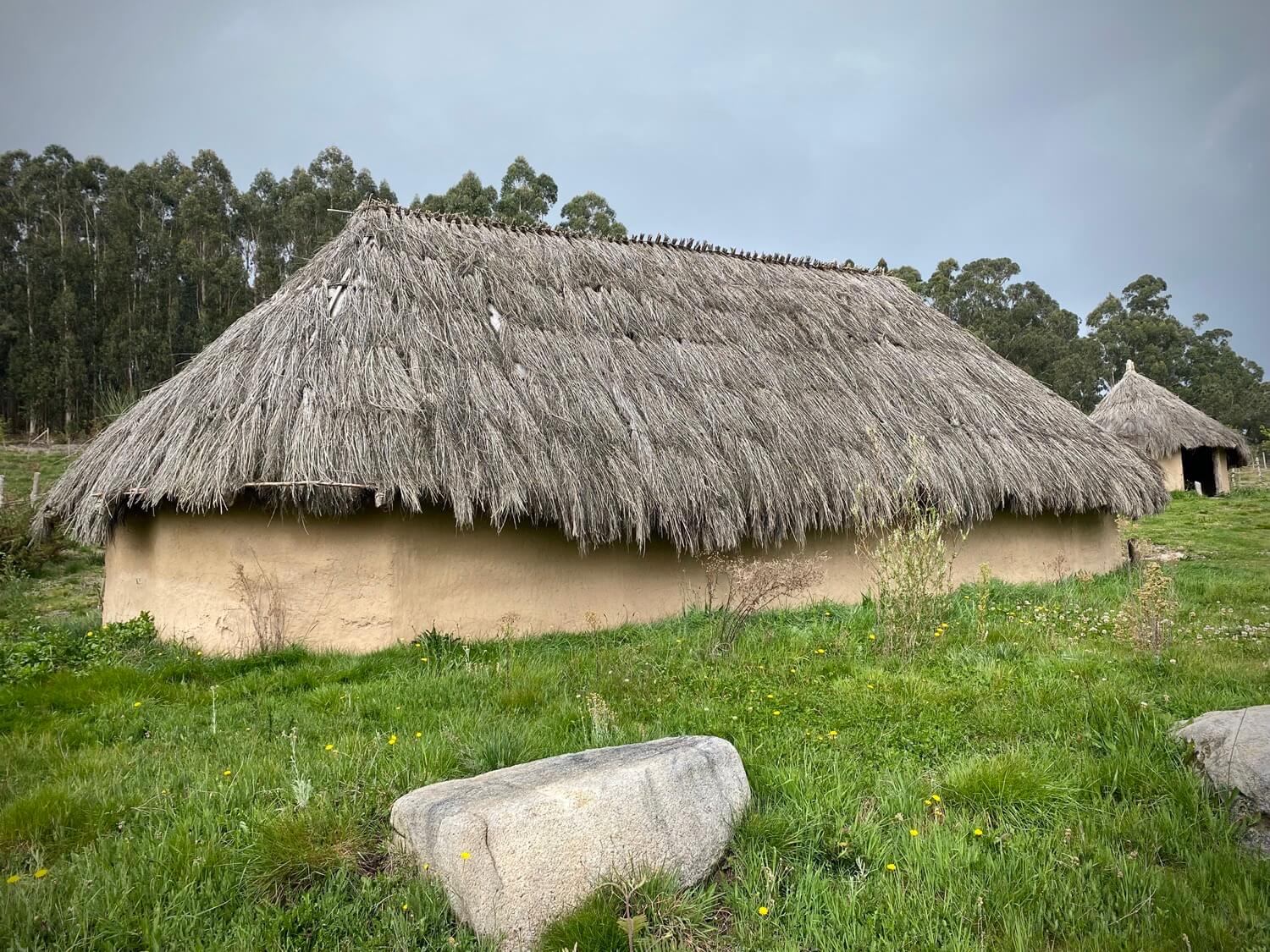 Cabañas Prehistóricas de Salcedo Guíate Galicia