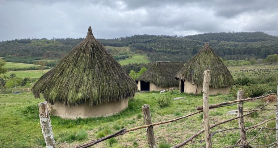 Cabañas Prehistóricas De Salcedo Guíate Galicia