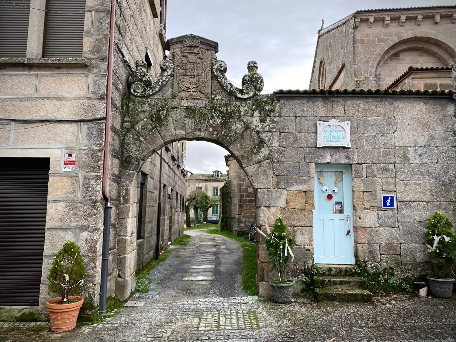 Colegiata de Xunqueira de Ambía Guíate Galicia